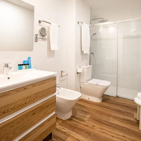 מלון דירות Sea Experience 4*